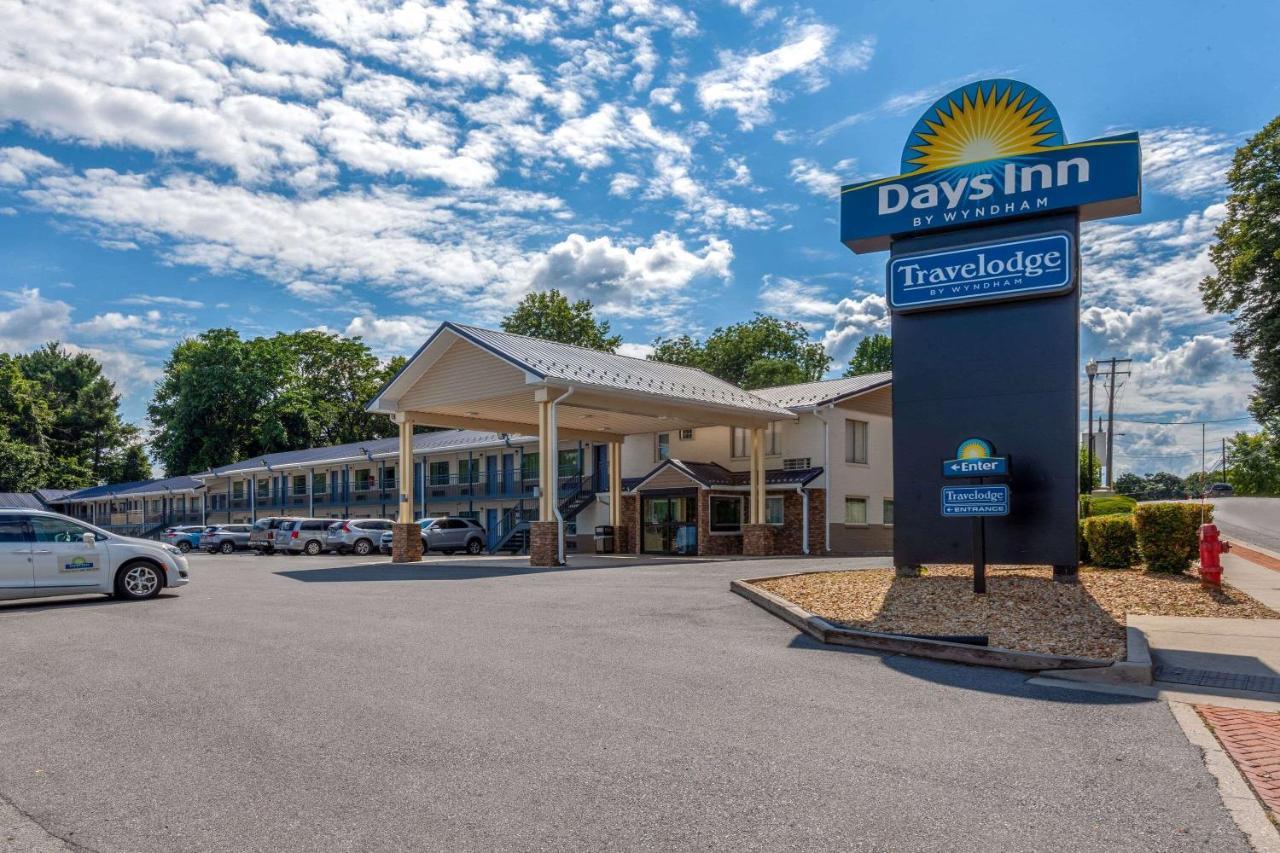 Travelodge By Wyndham Charles Town - Harpers Ferry Extérieur photo
