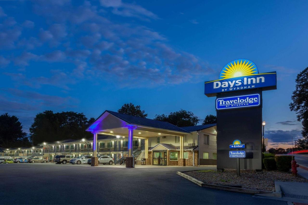 Travelodge By Wyndham Charles Town - Harpers Ferry Extérieur photo