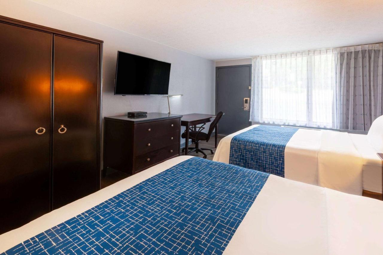 Travelodge By Wyndham Charles Town - Harpers Ferry Extérieur photo