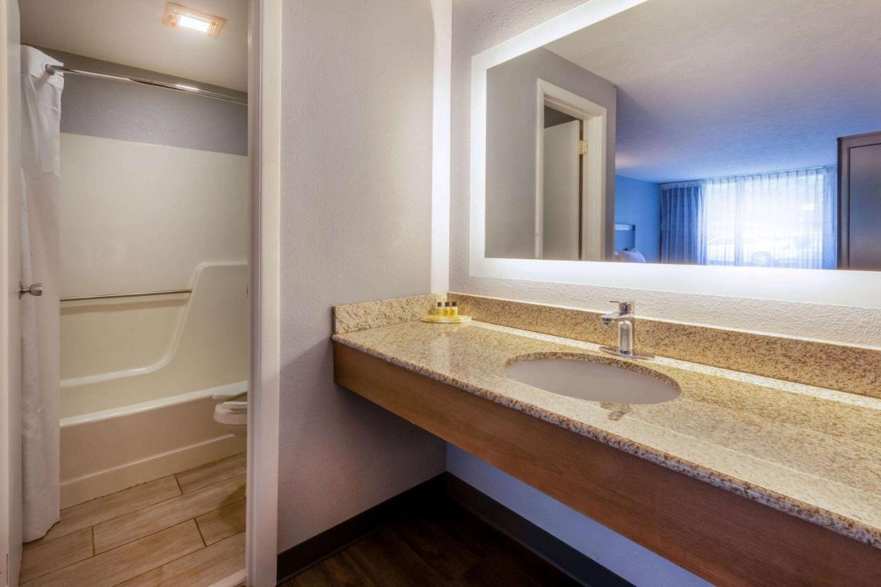 Travelodge By Wyndham Charles Town - Harpers Ferry Extérieur photo