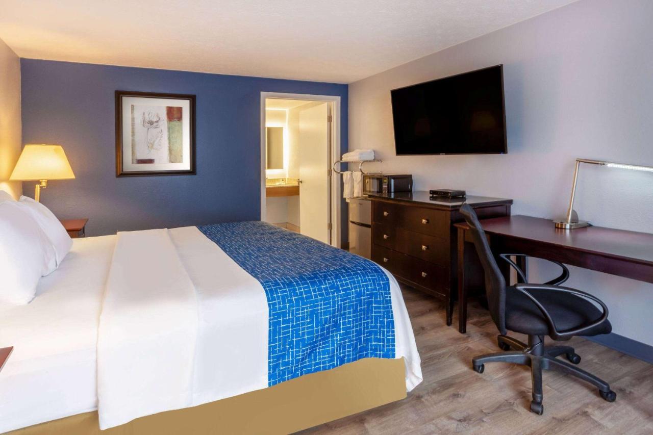 Travelodge By Wyndham Charles Town - Harpers Ferry Extérieur photo