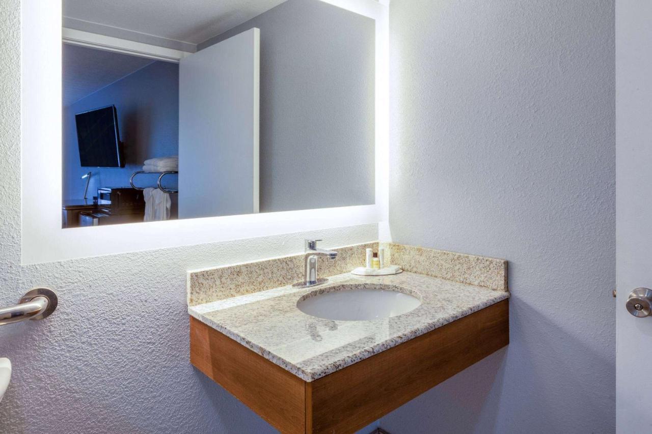 Travelodge By Wyndham Charles Town - Harpers Ferry Extérieur photo